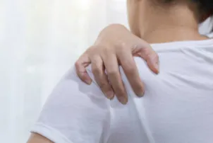 肩が凝って仕方がない